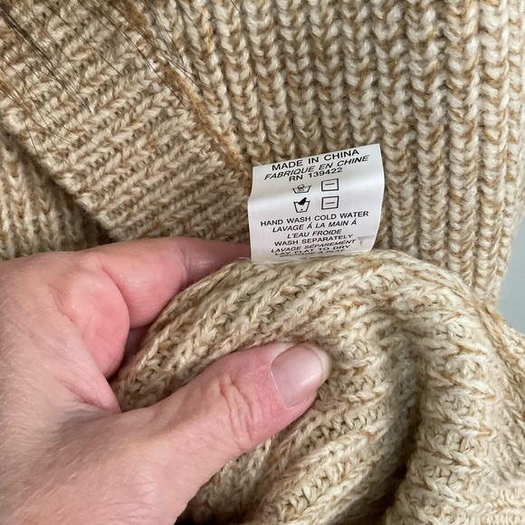 Toby Women’s sweater/faux fur cardigan size Medium - Picture 7 of 7